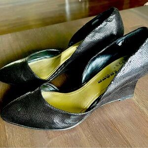 Nygard collection black leather wedges